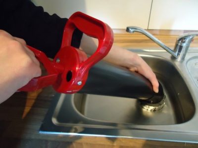 7 astuces pour déboucher l'évier de la cuisine