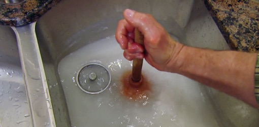 Comment déboucher une canalisation ou WC avec du liquide vaisselle ?